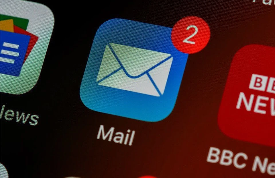 Cómo identificar correos electrónicos dañinos y utilizarlos de forma segura?
